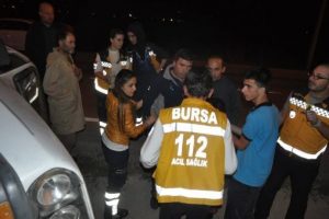 Bursa'da TIR &ccedil;arpan otomobil su kanalına u&ccedil;tu!