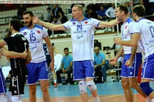 Halkbank liderliği sevdi