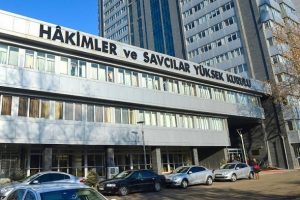 'Usuls&uuml;z dinleme ve komploları tarihe g&ouml;melim'