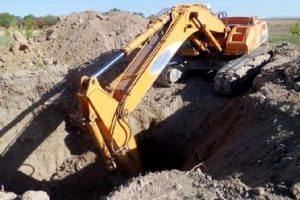 Bursa'da iş makinesiyle define arayan 5 kişi yakalandı