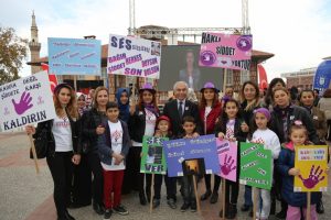 Bursa'da kadına şiddete karşı broş&uuml;r
