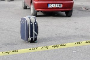 Ş&uuml;pheli valiz patlatılmadan sahibi geldi
