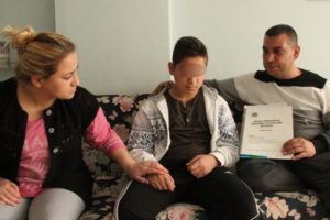 &Ouml;ğretmen tokat attı, g&ouml;z&uuml;ne 17 dikiş atıldı