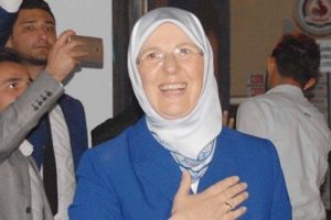Yeni bakanın Twitter adresi olay oldu!