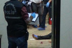 Bar işletmecisi kardeşlerin silahlı kavgası: 1 &ouml;l&uuml;, 1 yaralı