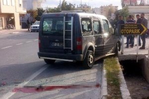 Kasksız motosikletli kazada yaşamını yitirdi