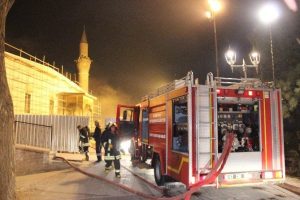 Konya'da tarihi camide korkutan yangın