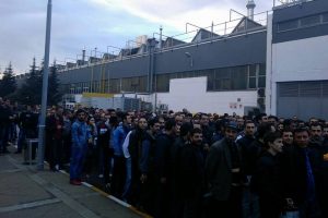 Bursa'da Renault emek&ccedil;ileri kararlı: T&uuml;rk Metal'i istemiyoruz!