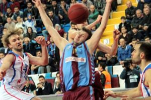Trabzonspor, B&uuml;kreş'e fark attı