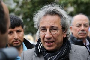 D&uuml;ndar ve G&uuml;l 'MİT tırları' soruşturmasında ifade veriyor