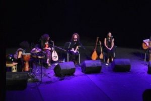 Kadın m&uuml;zisyenler Bursa'da barış i&ccedil;in s&ouml;yledi