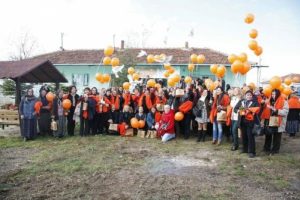Eskişehir'de turuncu balonlar g&ouml;ky&uuml;z&uuml;ne bırakıldı