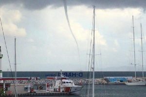 Didim'de &ouml;nce hortum, sonra g&ouml;kkuşağı