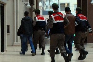 Ka&ccedil;akları gasp eden 3 insan taciri tutuklandı