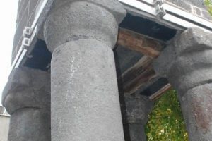 Diyarbakır'ın simgelerinden tarihi minare &ccedil;atışmada hasar g&ouml;rd&uuml;
