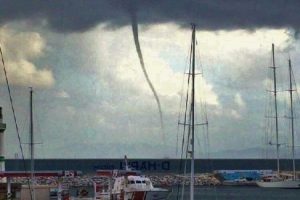 Didim'de yağmurdan sonra hortum &ccedil;ıktı