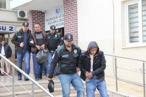 Bursa'da uyuşturucu operasyonu: 20 g&ouml;zaltı