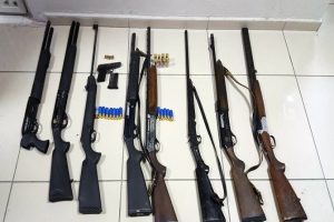 Polisten şafak operasyonu: 5 g&ouml;zaltı