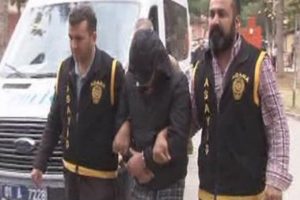 Kadın taklidi yaparak kandırdı