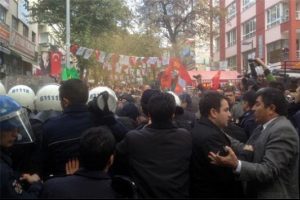 Başkent'te gazetecilere destek eyleminde polisten gazlı m&uuml;dahale