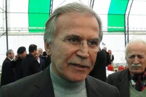 "D&uuml;ndar ve G&uuml;l'&uuml;n tutuklanmaları siyasi değil"