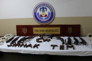 Şırnak'ta kamyondan cephanelik &ccedil;ıktı!