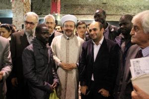 G&ouml;rmez, Nijerli yetimler i&ccedil;in hat sergisi a&ccedil;tı