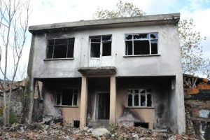 Bursa Osmangazi'de metruk binalar yıkılıyor