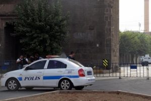 Sur il&ccedil;esinde sokağa &ccedil;ıkma yasağı ilan edildi