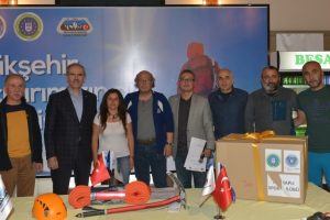 Bursa'da dağcılık sporu kul&uuml;plerine malzeme yardımı