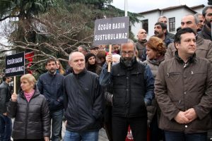 Bursalı gazetecilerden D&uuml;ndar ve G&uuml;l'&uuml;n tutuklanmasına tepki