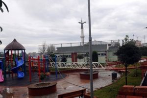 &Ccedil;ocuk parkına vin&ccedil; d&uuml;şt&uuml;: 2 &ouml;l&uuml;
