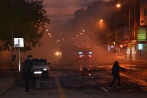 Tahir El&ccedil;i'nin &ouml;ld&uuml;r&uuml;lmesinin ardından Diyarbakır'da olaylar &ccedil;ıktı