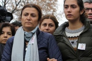 Emniyet'ten T&uuml;rkan El&ccedil;i'ye tehdit tweetine inceleme