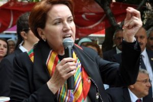 MHP'de Meral Akşener de sahneye &ccedil;ıkıyor