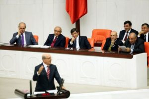 Meclis'in atmosferini 'fıkralarla' yumuşattı