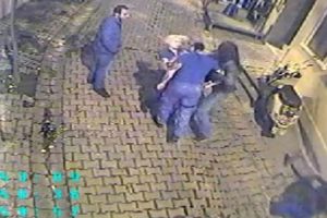 Hayko Cepkin bir kadına b&ouml;yle kafa attı!