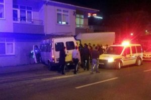 Evde televizyon izlerken, duvara 2 ara&ccedil; birden &ccedil;arptı