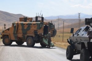 Caddeye tuzaklanmış patlayıcı bulundu