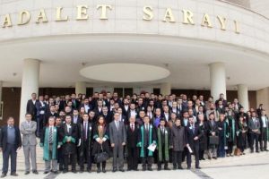 Şanlıurfa'da avukatlardan Tahir El&ccedil;i protestosu