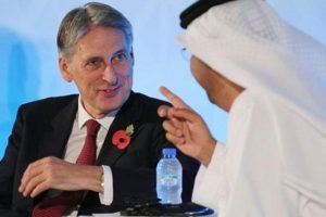 İngiliz Bakan Hammond'a hediye edilen saat ortalığı karıştırdı