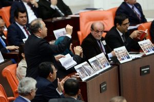 H&uuml;k&uuml;met g&uuml;ven oylaması i&ccedil;in toplandı
