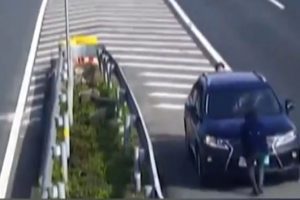 Bu adamlar ne yapıyor b&ouml;yle?