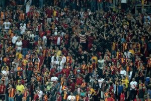 Galatasaray taraftarından lise ayaklanması!