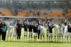 Zirveye Akhisar Belediyespor m&uuml;dahalesi