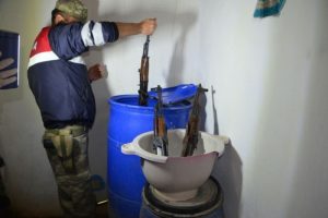 Şanlıurfa'da silah operasyonu: 3 g&ouml;zaltı