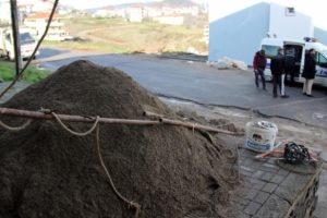 Zonguldak'ta iş&ccedil;iler akıma kapıldı: 3 yaralı