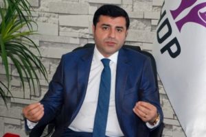 Demirtaş PKK renklerini savundu