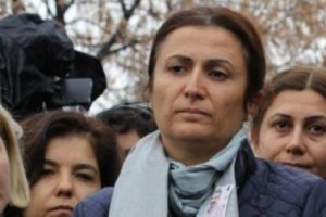 T&uuml;rkan El&ccedil;i'yi Twitter'dan tehdit eden polis i&ccedil;in su&ccedil; duyurusu