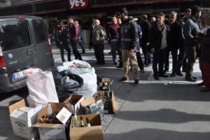 Vatandaşlar olan biteni şaşkınlıkla izledi